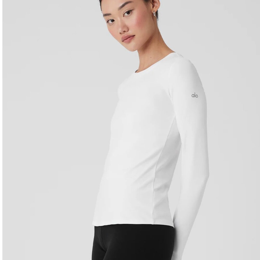 ALO YOGA ALOSOFT FINESSE LONG SLEEVE WHITE MEDIUM --BEAUTIFUL!
